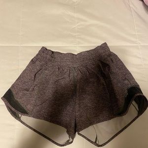 LULULEMON HOTTY HOT SHORT 2.5”
